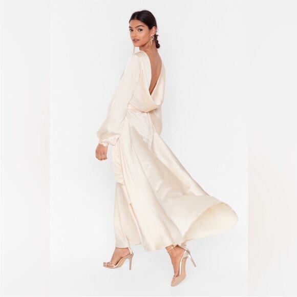 NEW NASTY GAL Cream Ivory Satin Cowl Plunge Long Sleeve Bridal Maxi Dress Gown 8 - Picture 11 of 16